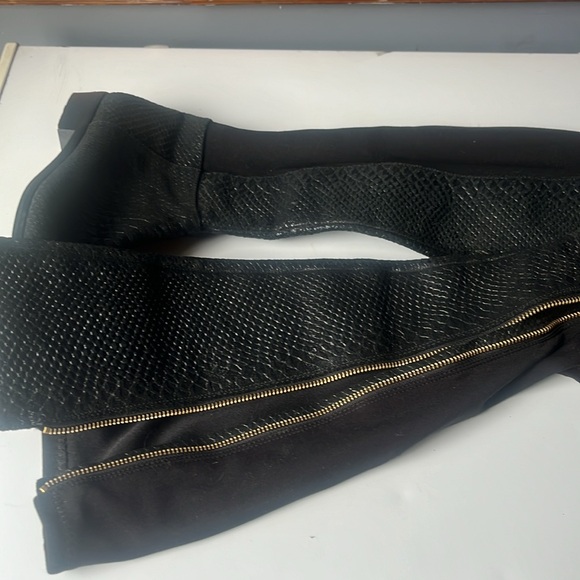 3/$15. MK Knee length leather boots 7 - Picture 2 of 8